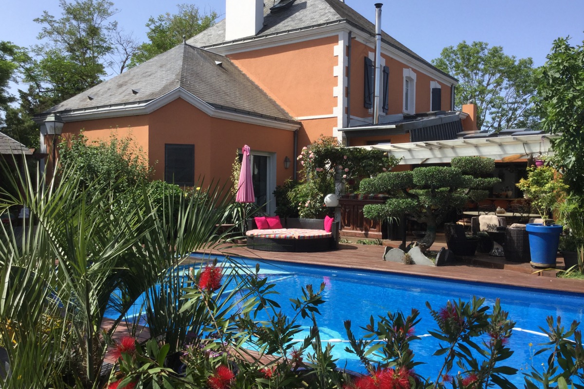 Le jardin avec piscine et terrasse  - Chambre d'hôtes - Saint Hilaire de Riez