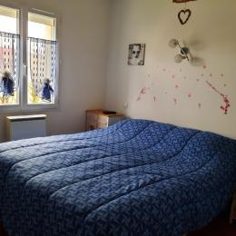 chambre lit double 160 avec vue sur jardin - Location de vacances - L'Aiguillon sur Vie