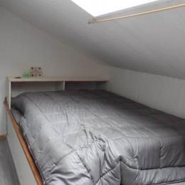 Chambre mezzanine mansardée lit en 140 - Location de vacances - La Barre de Monts - Fromentine