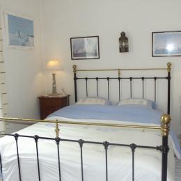 Chambre lit en 140 - 1er étage  - Location de vacances - La Guérinière
