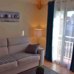 le salon TV avec canapé lit Rapido - Location de vacances - L'Aiguillon sur Vie