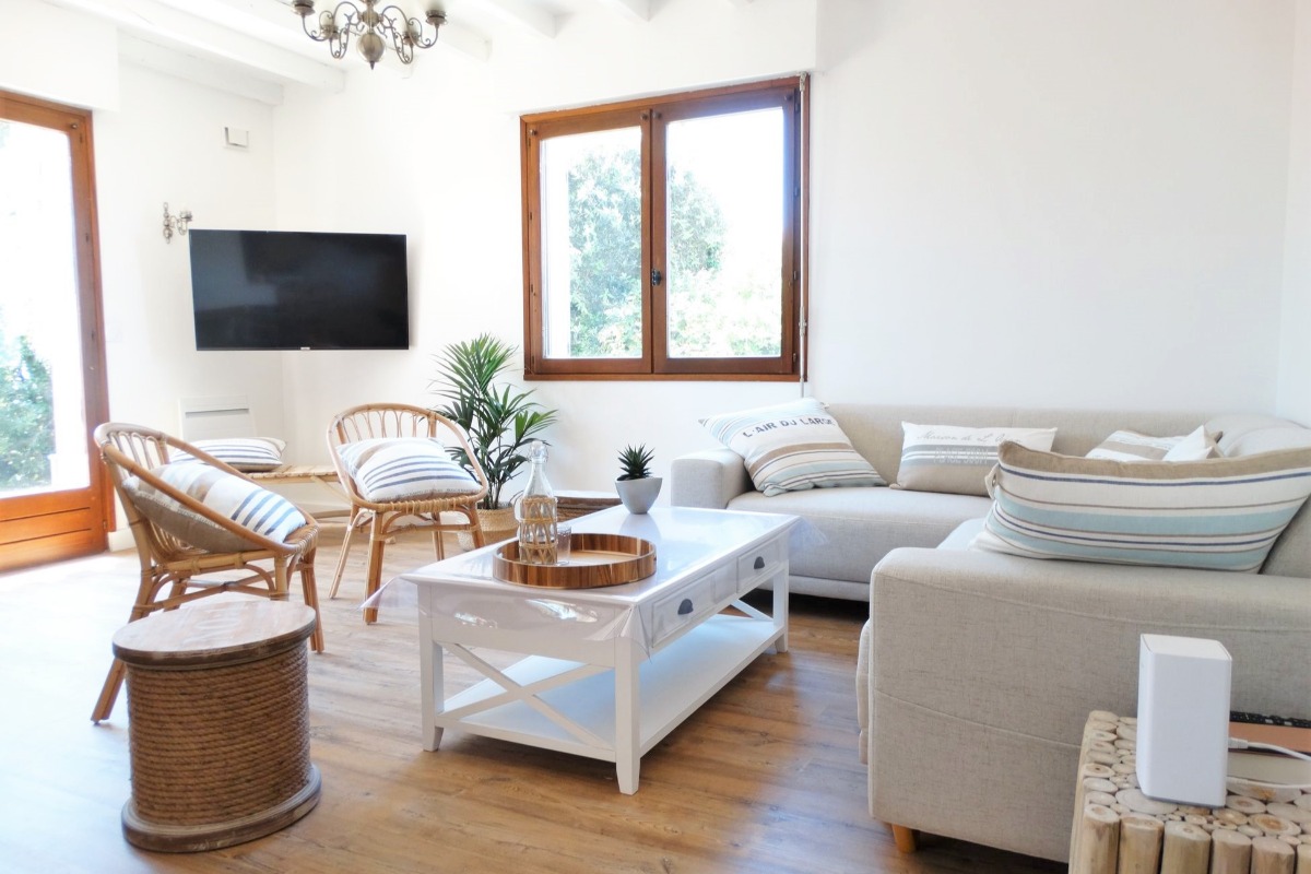 Salon confortable avec  canapé d'angle - Location de vacances - Saint Hilaire de Riez