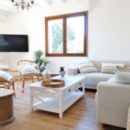 Salon confortable avec  canapé d'angle - Location de vacances - Saint Hilaire de Riez
