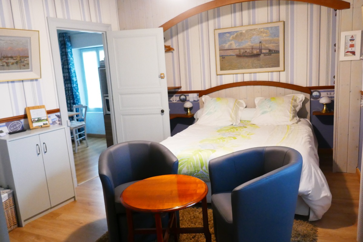 Chambre 1 avec un lit en 160 - Location de vacances - Tiffauges