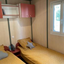 Chambre 2 avec deux lits en 80 - Location de vacances - L'Aiguillon-la-Presqu'île