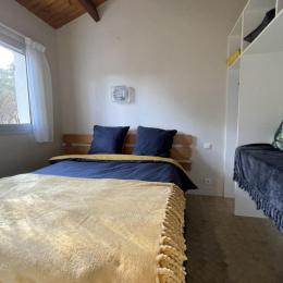 Chambre 1 avec un lit en 140 - Location de vacances - L'Aiguillon-la-Presqu'île
