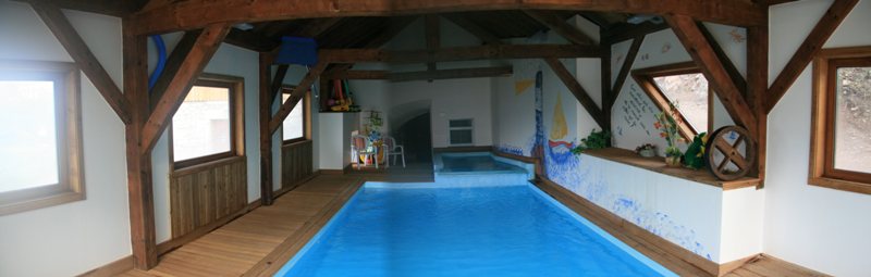 Piscine intérieure - Gîte Jonquille - Domaine de la Prairie des Prés - Location de vacances - Vagney