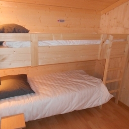 Chambre 2 avec lit à étage, penderie - Location de vacances - La Bresse