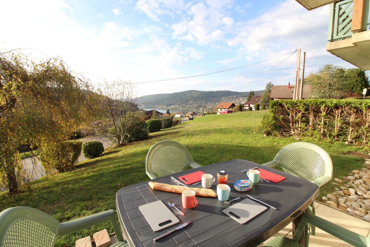 Déjeuner en terrasse - Location de vacances - Gérardmer