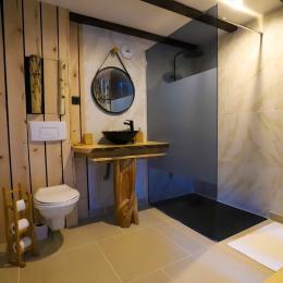 Salle d'eau avec douche italienne - L'Hôtel Enfoncée Chambres et Table d'hôtes Le Val d'Ajol - Chambre d'hôtes - Le Val-d'Ajol