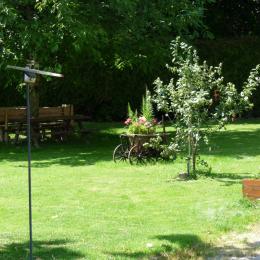 parc et coin repas ombragé - Location de vacances - Plombières-les-Bains