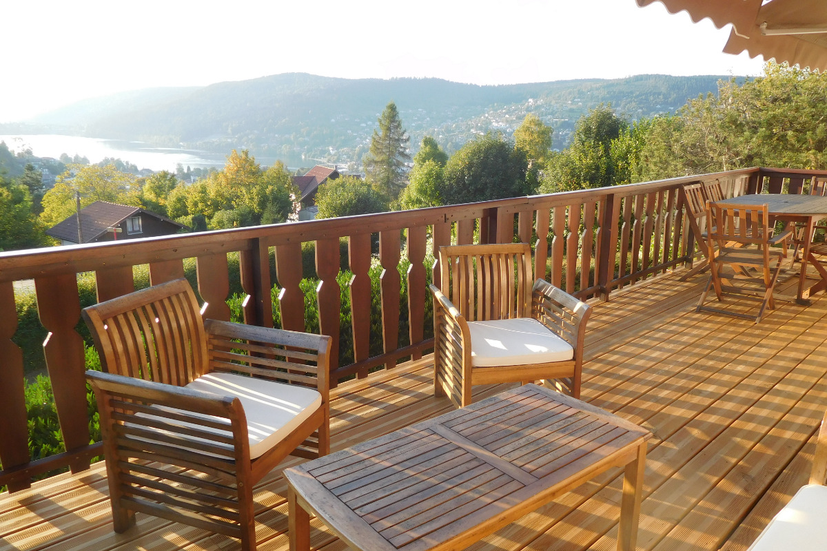 La terrasse et sa jolie vue sur le lac et les montagnes - Location de vacances - Gérardmer