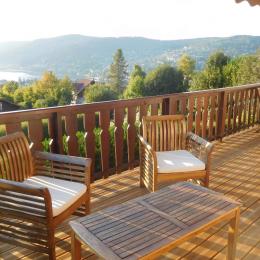La terrasse et sa jolie vue sur le lac et les montagnes - Location de vacances - Gérardmer
