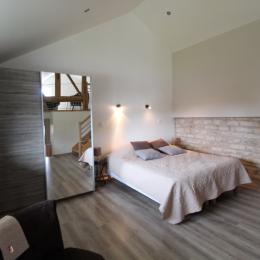 Grande chambre  spacieuse - la Charmante - Location de vacances - Bains-les-Bains