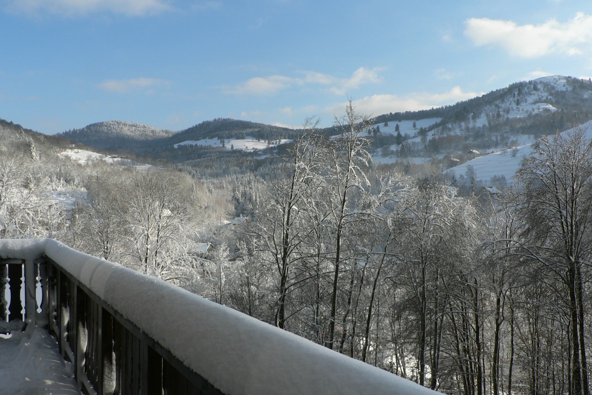 Le balcon en hiver - Location de vacances - Le Ménil