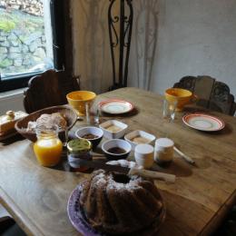 Le petit déjeuner - Chambre Chalet à la ferme à Cornimont - Chambre d'hôtes - Cornimont