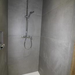 Grande douche - Appartement Lellipsse au centre de VITTEL - Location de vacances - Vittel
