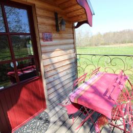 Porte d'entrée et terrasse - Chambre d'hôtes - Saint-Michel-sur-Meurthe