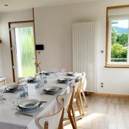LE CLOS DU SAPIN BLEU son entrée et sa salle à manger - Location de vacances - Saint-Dié-des-Vosges