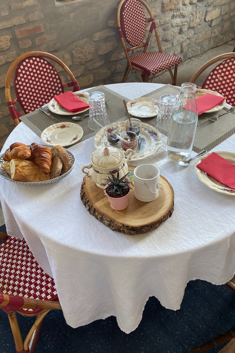 La table petit déjeuner - Chambre d'hôtes - Monthureux-le-Sec