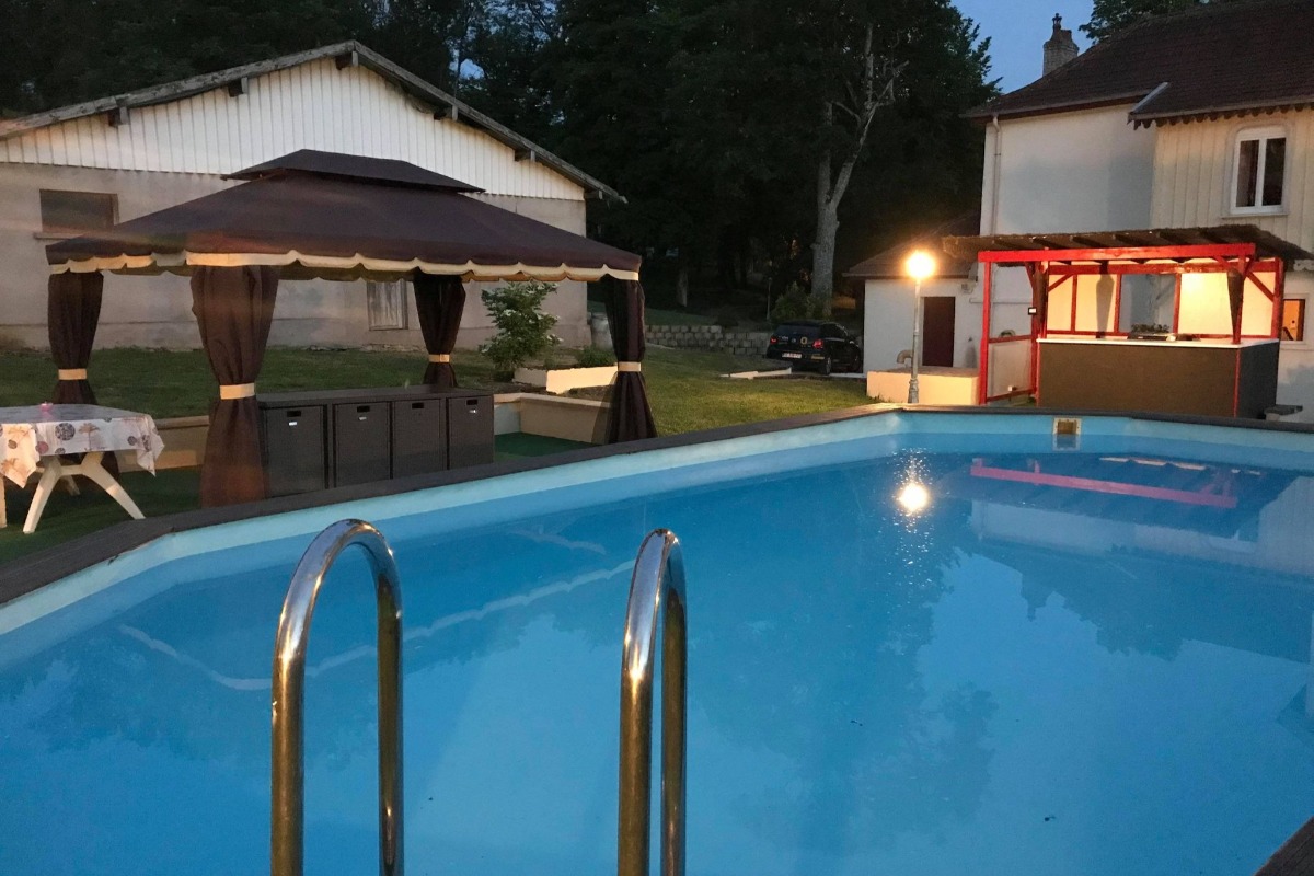 Villa Sainte Barbe et sa piscine - Location de vacances - Mirecourt