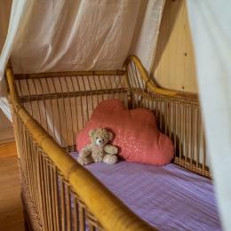 Lit bébé - Le Coeur de la Dennerie - Chambre Filles Garçons - Chambre d'hôtes - Fresse-sur-Moselle