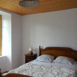 Chambre avec 1 lit en 140 cm - Location de vacances - Galey