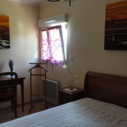 chambre - coin bureau - Location de vacances - Montmorency