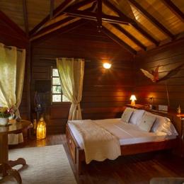 Chambre et séjour du bungalow Maripa
 - Location de vacances - 