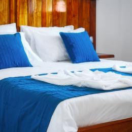 Chambre avec lit 160x200 - Location de vacances - Salazie
